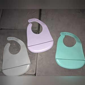 Never used silicone baby bibs